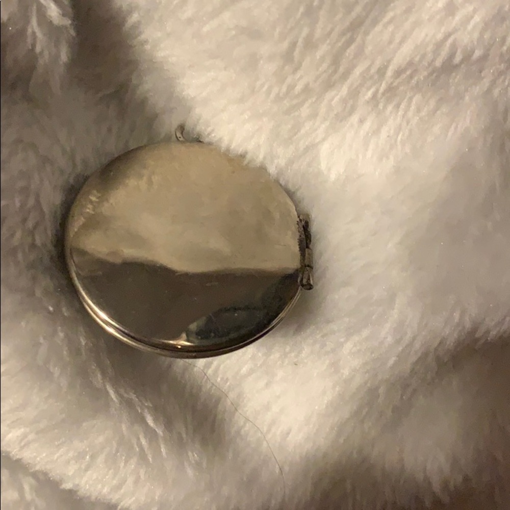 Vintage Etched Locket - No Chain/Just Locket - Picture 3 of 6